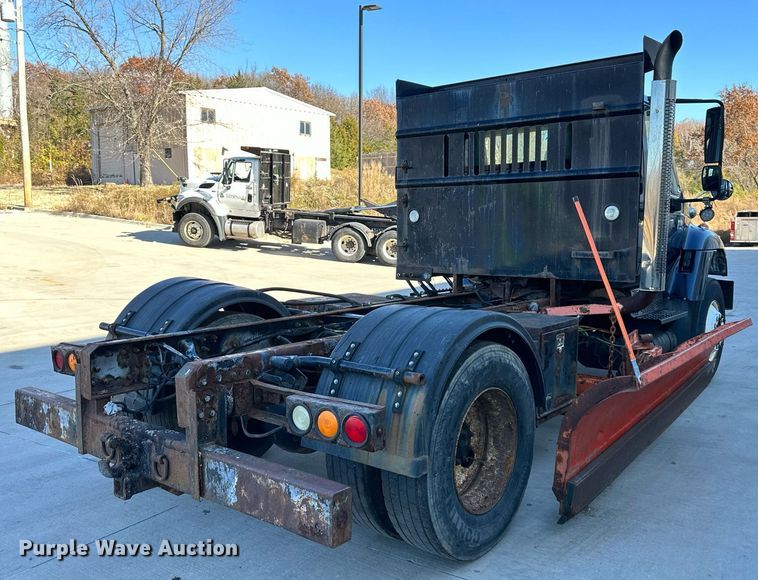 image for item NL9187 2005 International 7300  truck cab and chassis