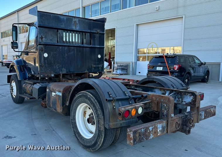 image for item NL9187 2005 International 7300  truck cab and chassis