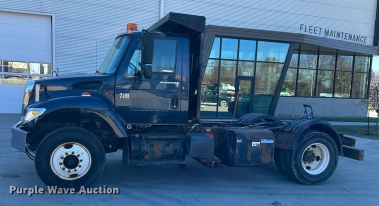 image for item NL9187 2005 International 7300  truck cab and chassis