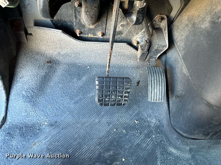 image for item NL9187 2005 International 7300  truck cab and chassis