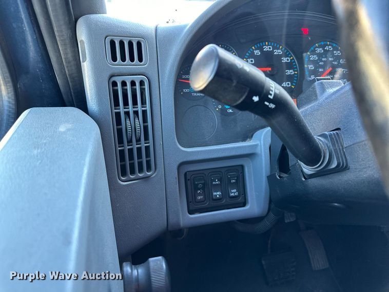 image for item NL9187 2005 International 7300  truck cab and chassis