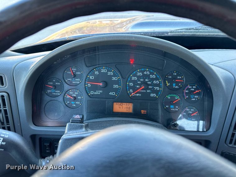 image for item NL9187 2005 International 7300  truck cab and chassis