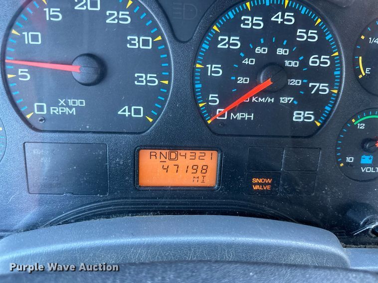 image for item NL9187 2005 International 7300  truck cab and chassis