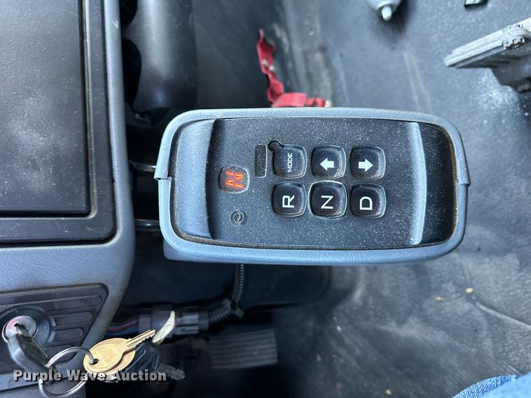 image for item NL9187 2005 International 7300  truck cab and chassis