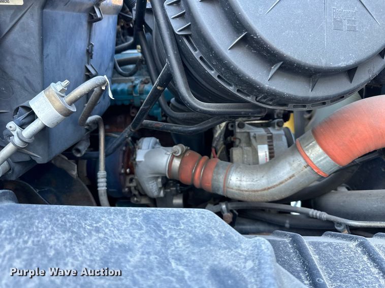 image for item NL9187 2005 International 7300  truck cab and chassis