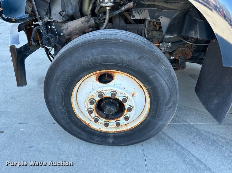 image for item NL9187 2005 International 7300  truck cab and chassis