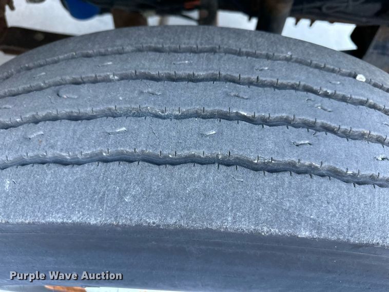 image for item NL9187 2005 International 7300  truck cab and chassis