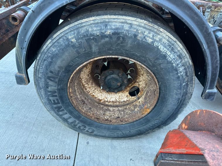 image for item NL9187 2005 International 7300  truck cab and chassis