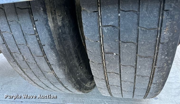 image for item NL9187 2005 International 7300  truck cab and chassis