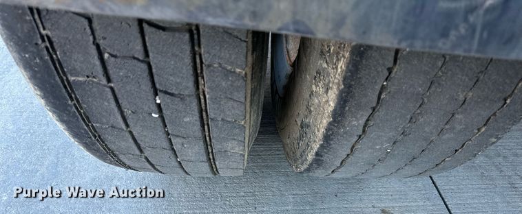 image for item NL9187 2005 International 7300  truck cab and chassis