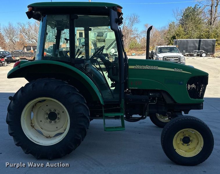 image for item NL9189 2005 John Deere 5225  MFWD tractor