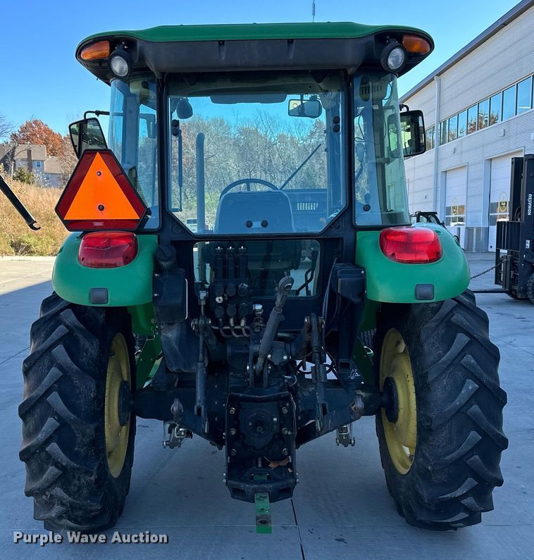 image for item NL9189 2005 John Deere 5225  MFWD tractor