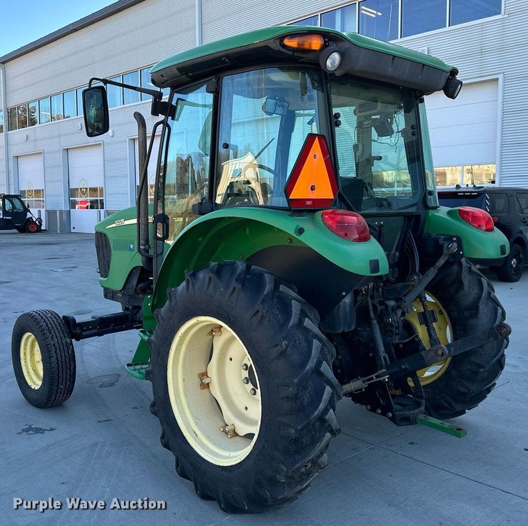 image for item NL9189 2005 John Deere 5225  MFWD tractor