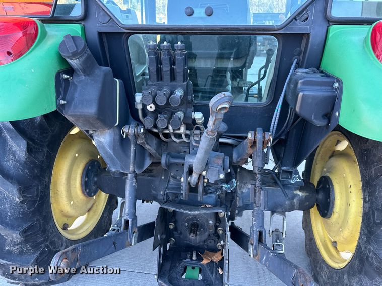 image for item NL9189 2005 John Deere 5225  MFWD tractor
