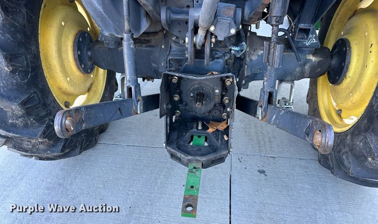 image for item NL9189 2005 John Deere 5225  MFWD tractor