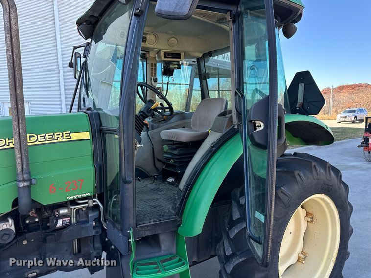 image for item NL9189 2005 John Deere 5225  MFWD tractor