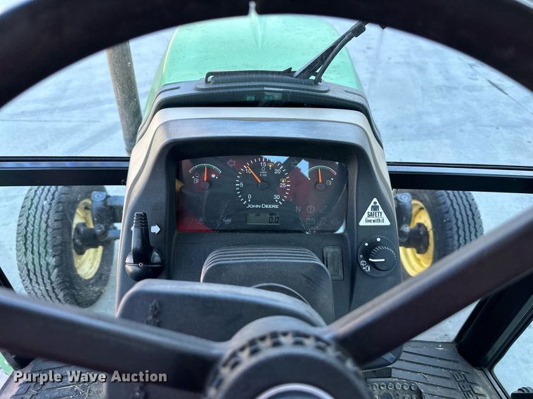 image for item NL9189 2005 John Deere 5225  MFWD tractor