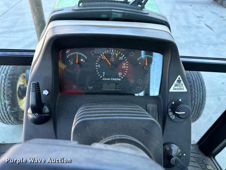 image for item NL9189 2005 John Deere 5225  MFWD tractor