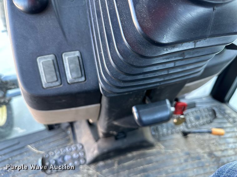 image for item NL9189 2005 John Deere 5225  MFWD tractor