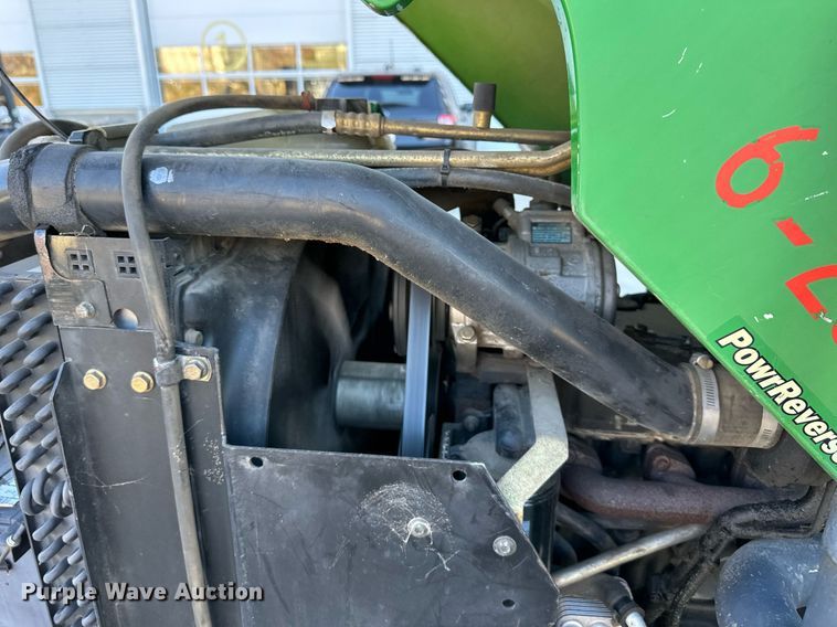 image for item NL9189 2005 John Deere 5225  MFWD tractor