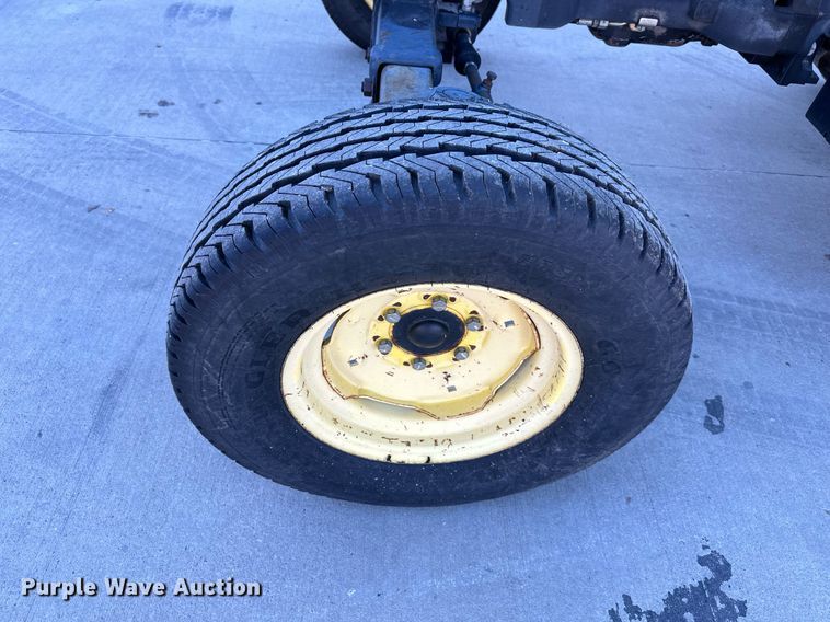 image for item NL9189 2005 John Deere 5225  MFWD tractor