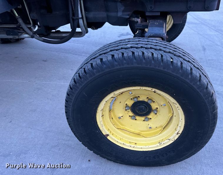 image for item NL9189 2005 John Deere 5225  MFWD tractor