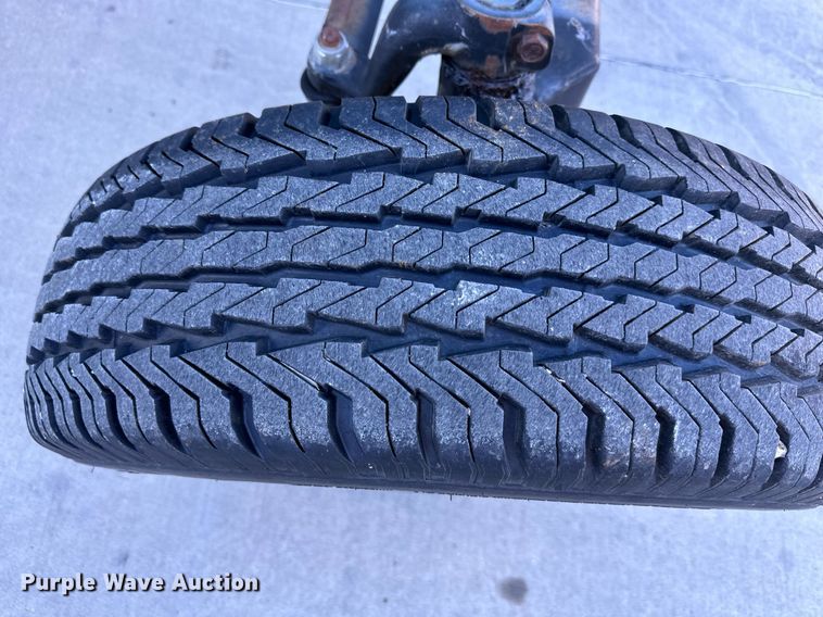 image for item NL9189 2005 John Deere 5225  MFWD tractor