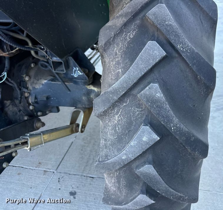 image for item NL9189 2005 John Deere 5225  MFWD tractor