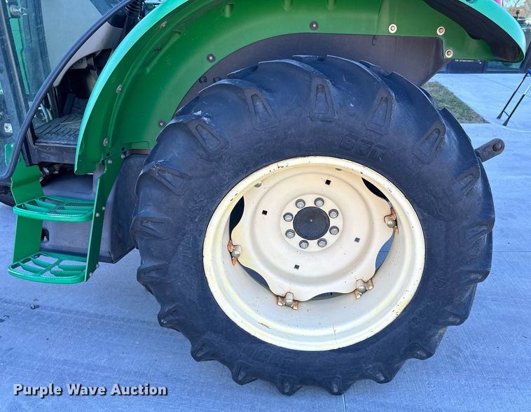 image for item NL9189 2005 John Deere 5225  MFWD tractor