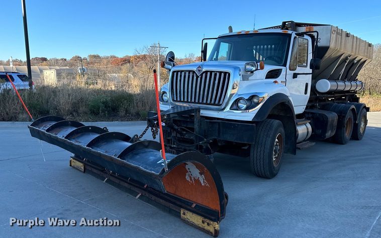 image for item NL9191 2011 International WorkStar  hook lift spreader truck