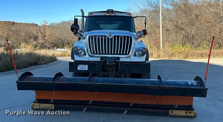 image for item NL9191 2011 International WorkStar  hook lift spreader truck