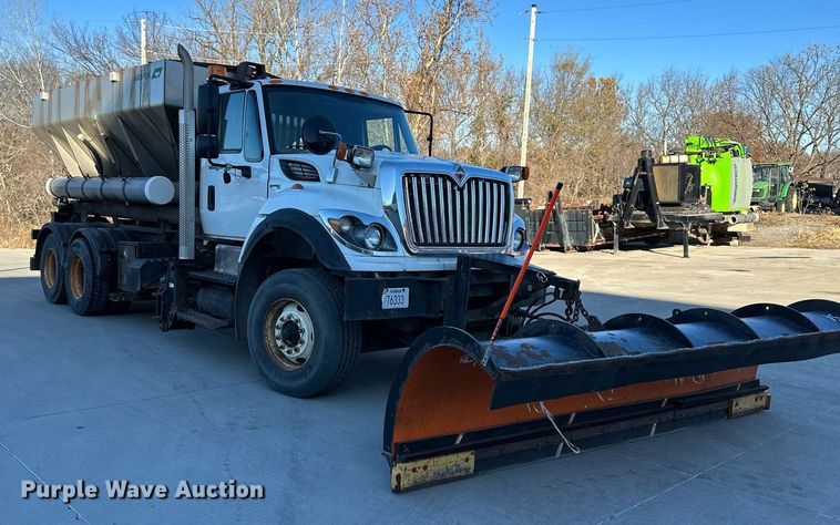 image for item NL9191 2011 International WorkStar  hook lift spreader truck