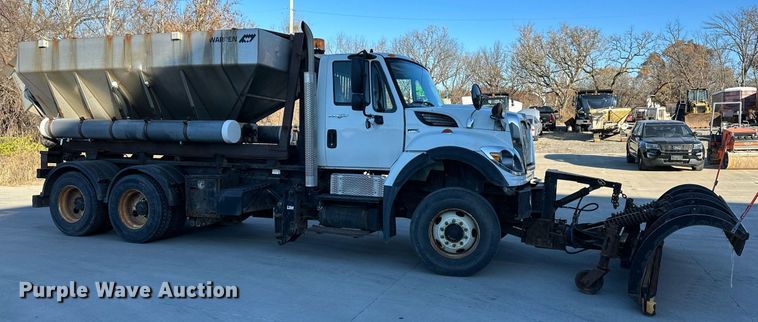 image for item NL9191 2011 International WorkStar  hook lift spreader truck