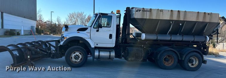 image for item NL9191 2011 International WorkStar  hook lift spreader truck