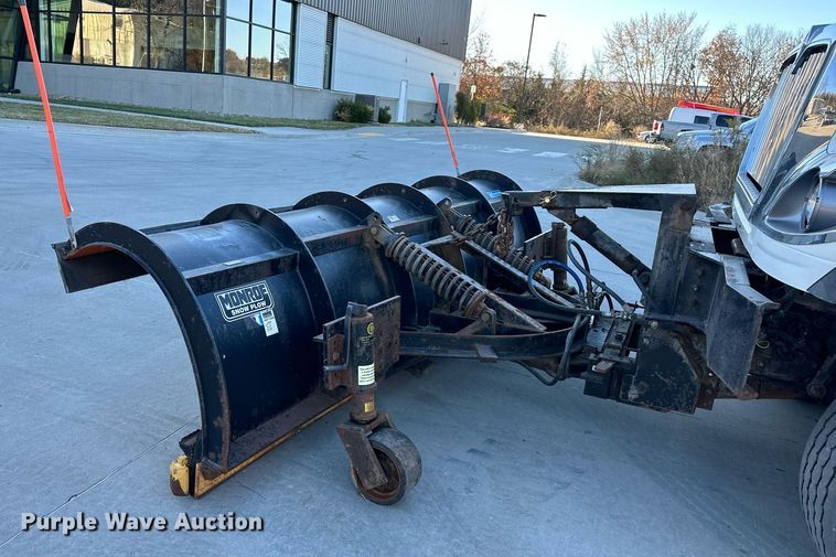 image for item NL9191 2011 International WorkStar  hook lift spreader truck