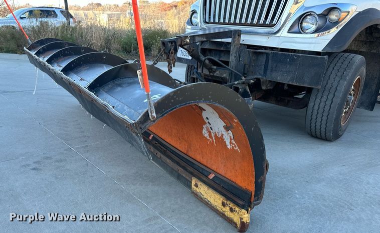 image for item NL9191 2011 International WorkStar  hook lift spreader truck