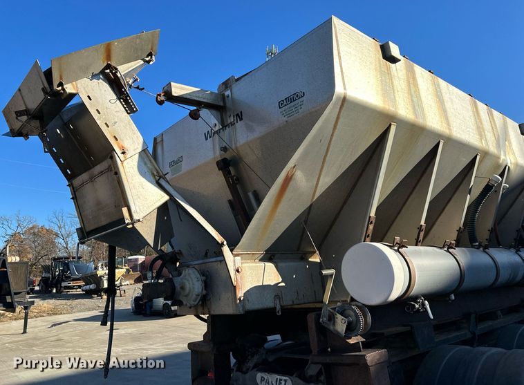 image for item NL9191 2011 International WorkStar  hook lift spreader truck