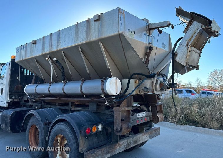 image for item NL9191 2011 International WorkStar  hook lift spreader truck