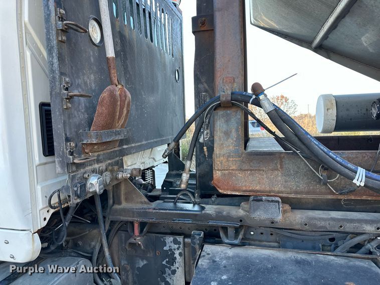 image for item NL9191 2011 International WorkStar  hook lift spreader truck