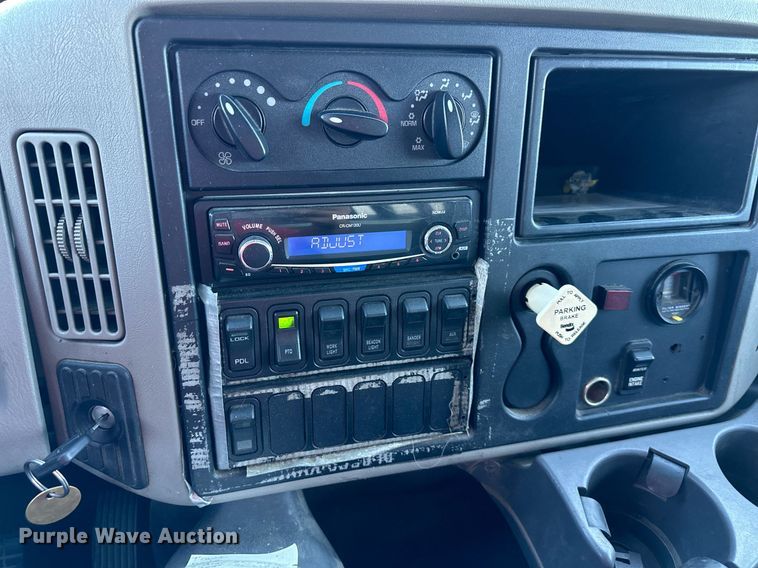 image for item NL9191 2011 International WorkStar  hook lift spreader truck