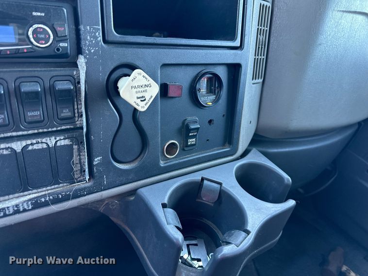 image for item NL9191 2011 International WorkStar  hook lift spreader truck