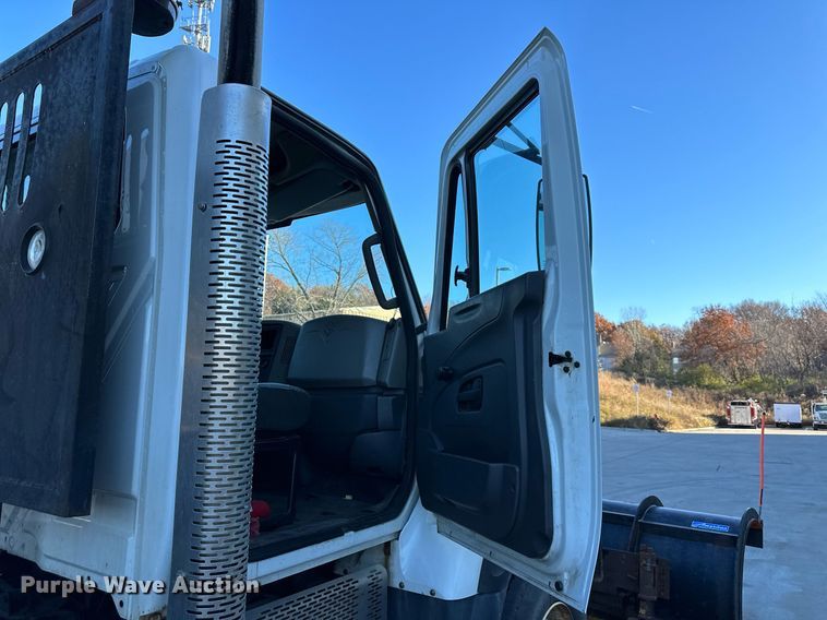 image for item NL9191 2011 International WorkStar  hook lift spreader truck