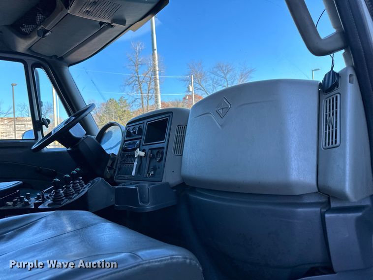 image for item NL9191 2011 International WorkStar  hook lift spreader truck