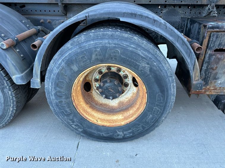 image for item NL9191 2011 International WorkStar  hook lift spreader truck