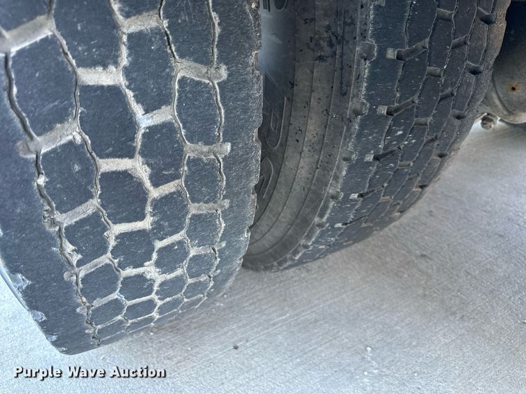 image for item NL9191 2011 International WorkStar  hook lift spreader truck