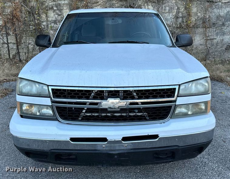 image for item NM9031 2006 Chevrolet Silverado 1500  Crew Cab pickup truck