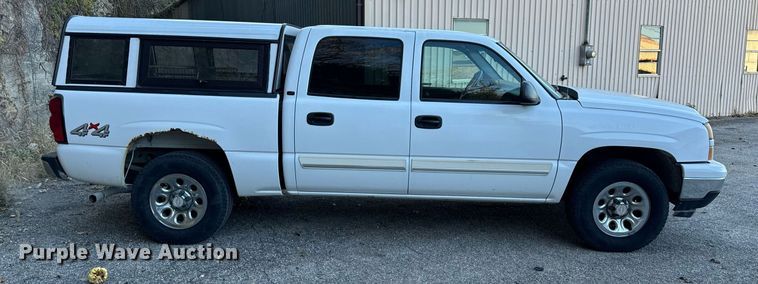 image for item NM9031 2006 Chevrolet Silverado 1500  Crew Cab pickup truck