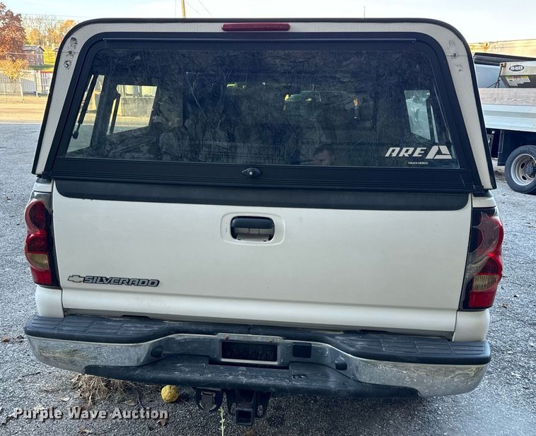 image for item NM9031 2006 Chevrolet Silverado 1500  Crew Cab pickup truck