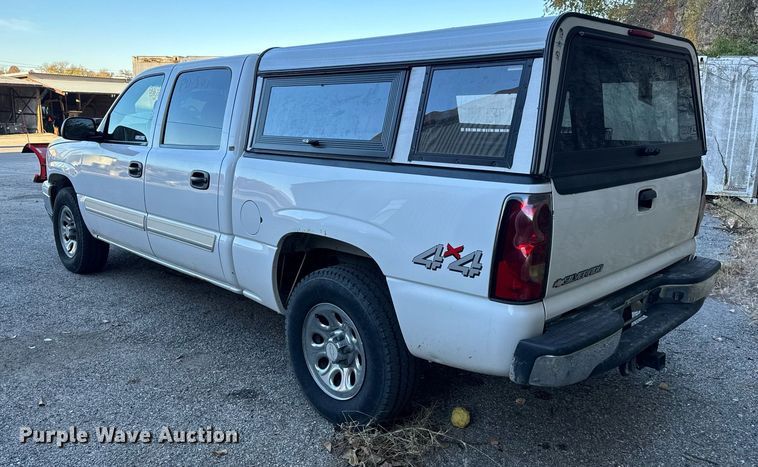 image for item NM9031 2006 Chevrolet Silverado 1500  Crew Cab pickup truck