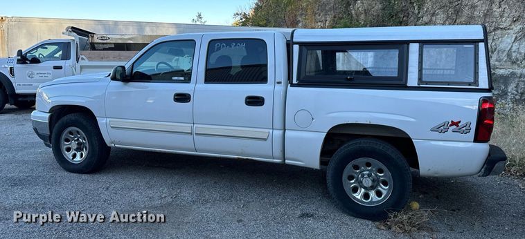 image for item NM9031 2006 Chevrolet Silverado 1500  Crew Cab pickup truck